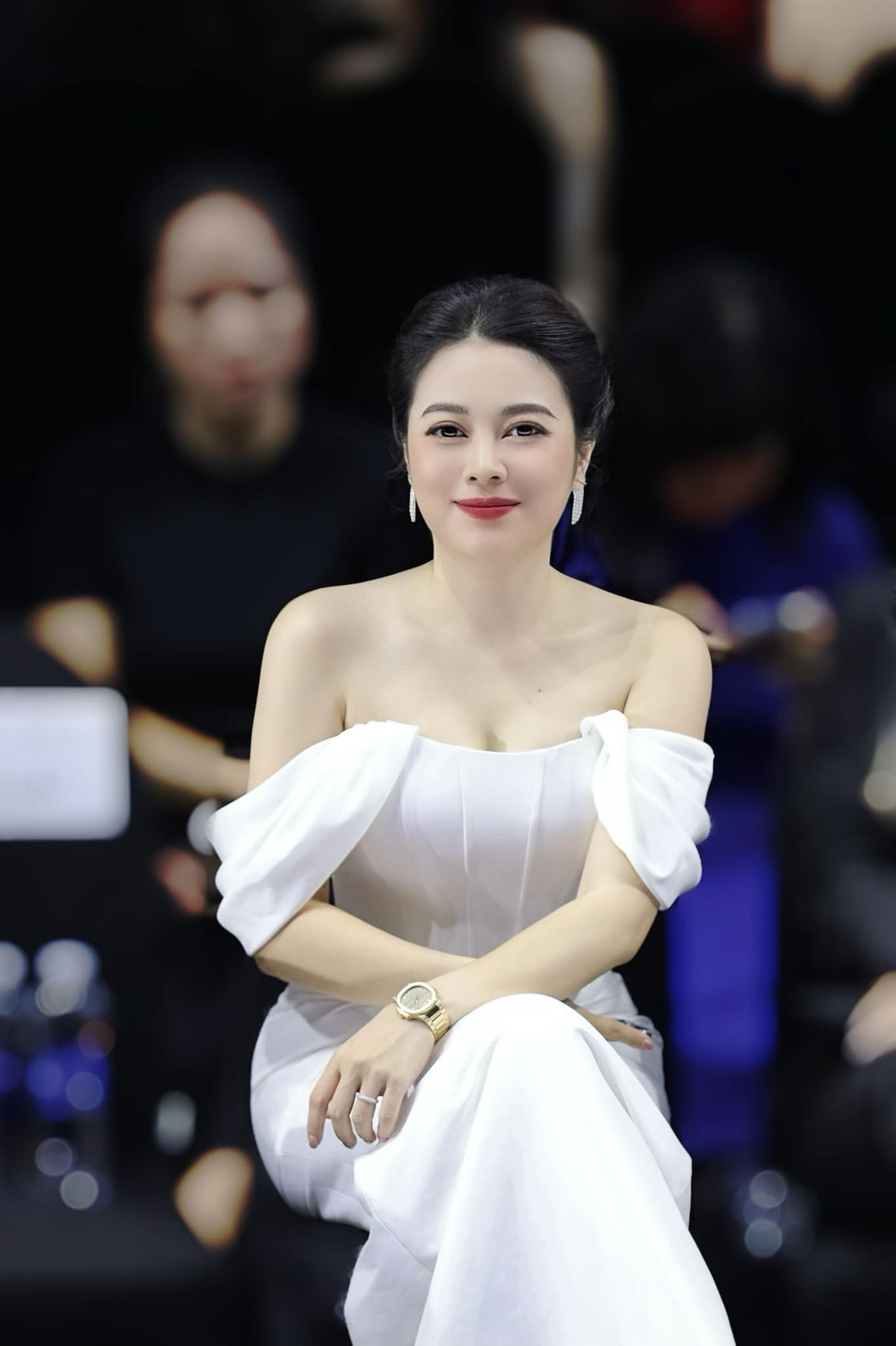 Hằng Túi được biết đến là một trong những hot mom nổi tiếng trong cộng đồng mạng, không chỉ bởi vẻ ngoài xinh đẹp mà còn bởi sự thành công trong kinh doanh và cách chăm sóc gia đình khéo léo. 