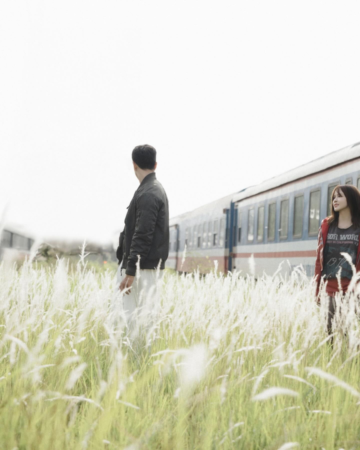 Sự xuất hiện của Trịnh Bảo trong MV "Không lời" với vẻ ngoài có phần lãng tử đã mang đến một làn gió mới, góp phần làm nổi bật câu chuyện tình yêu mập mờ mà ca khúc muốn truyền tải.