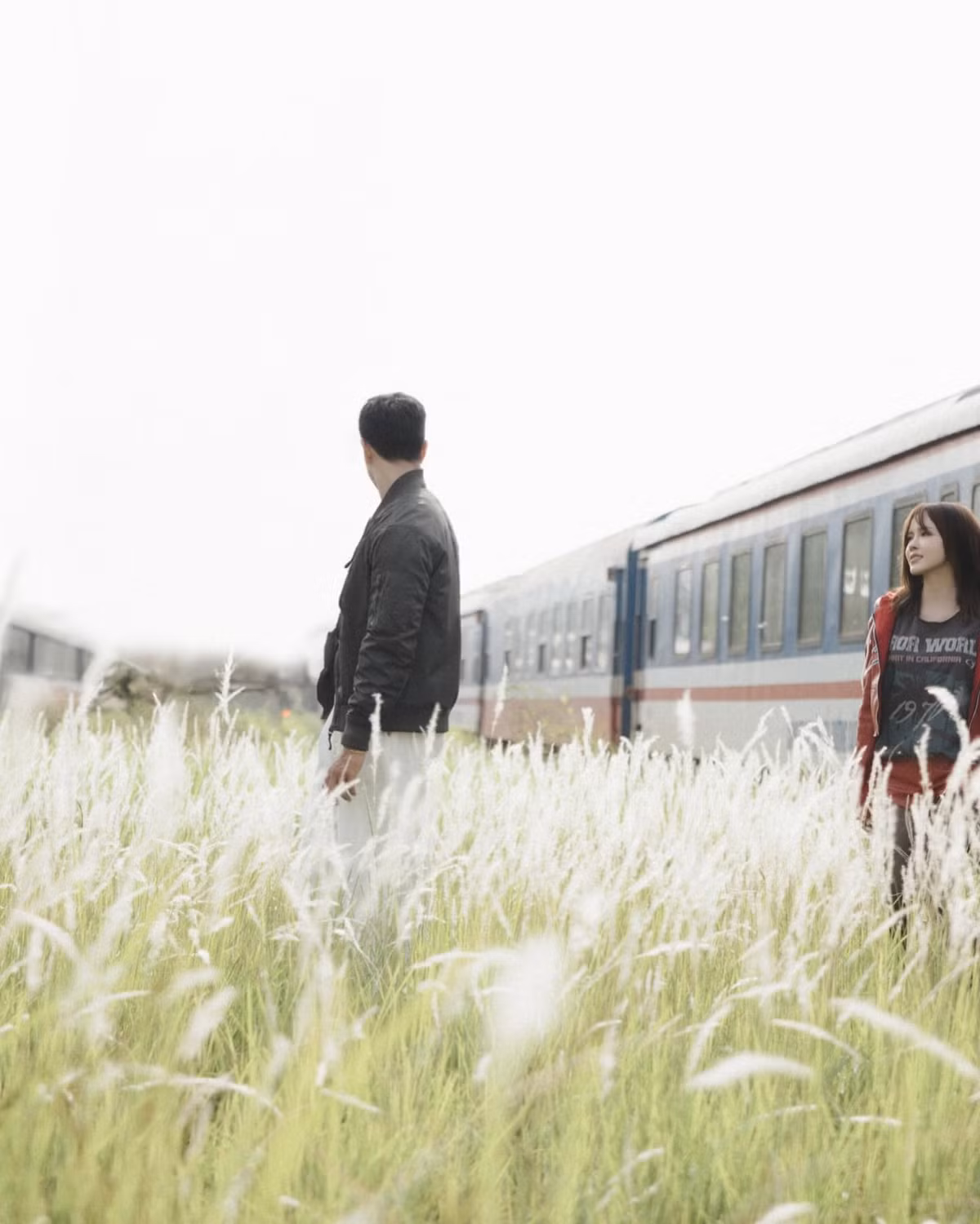 Sự xuất hiện của Trịnh Bảo trong MV "Không lời" với vẻ ngoài có phần lãng tử đã mang đến một làn gió mới, góp phần làm nổi bật câu chuyện tình yêu mập mờ mà ca khúc muốn truyền tải.