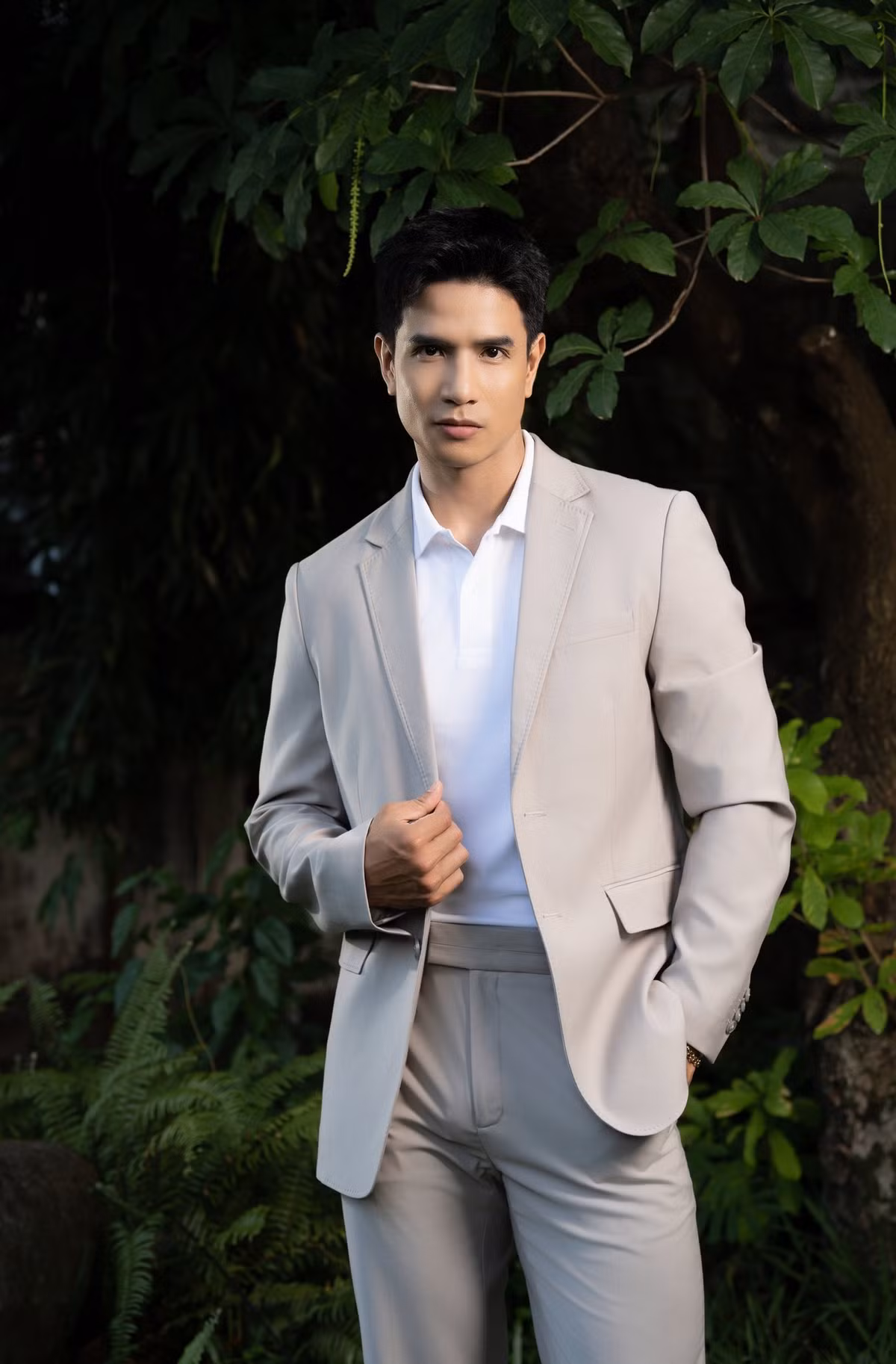 Trịnh Bảo sở hữu chiều cao 1,84 m, nặng 80 kg, sở hữu gương mặt điển trai và thân hình vạm vỡ, được mệnh danh là "nam thần" trong làng mẫu Việt.