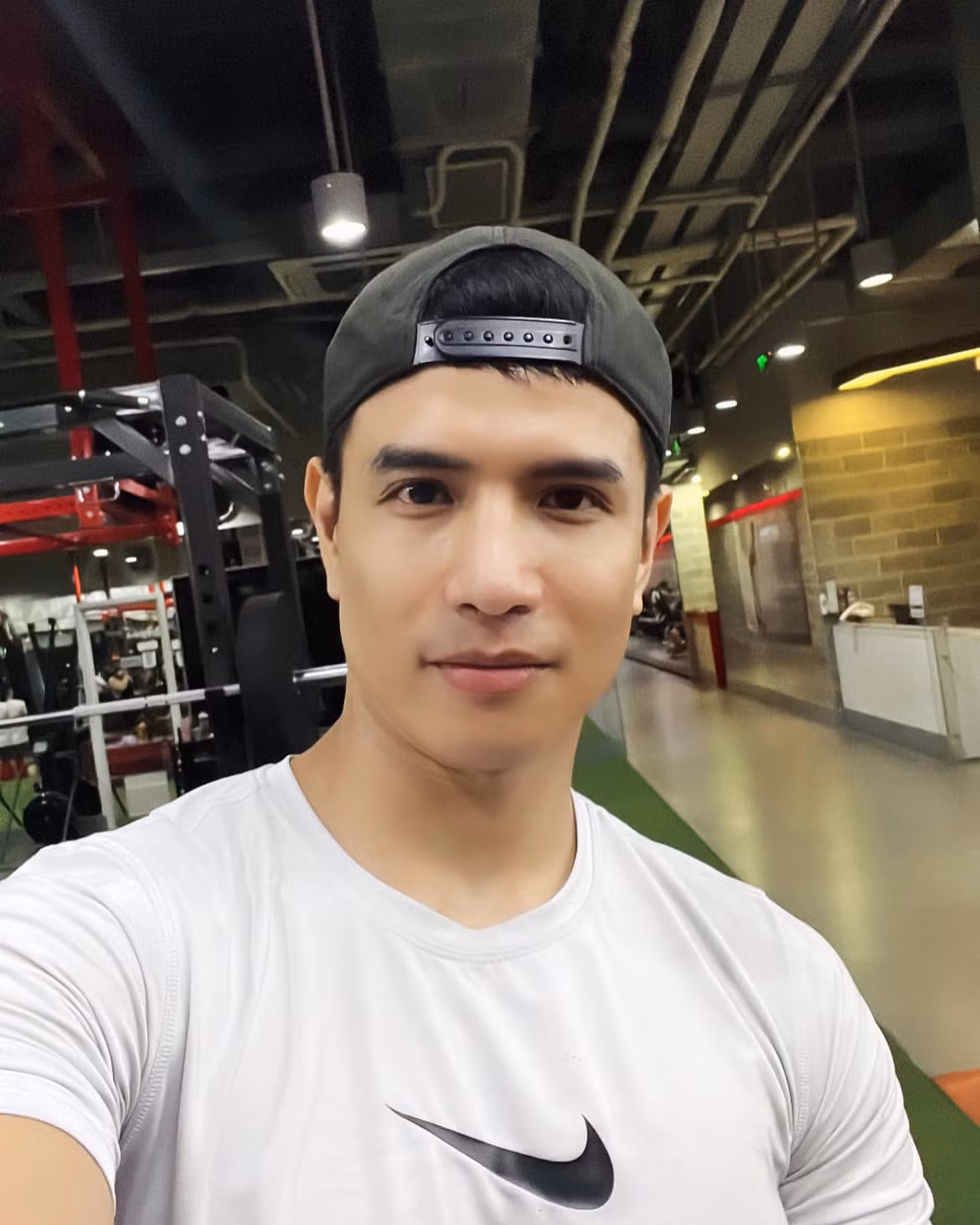 Trước khi bước chân vào làng giải trí, Trịnh Bảo từng theo học ngành điều khiển tàu biển tại trường Cao đẳng Bách nghệ Hải Phòng. Tuy nhiên, sau khi tốt nghiệp, anh nhận ra đam mê thực sự của mình là thể hình và người mẫu. Anh bắt đầu làm huấn luyện viên gym tại Hải Phòng, đồng thời theo đuổi nghề người mẫu tự do.