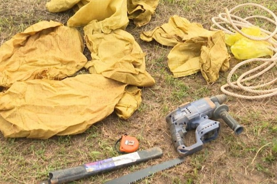 Lời khai của hai đối tượng tìm cổ vật lăng mộ vua Lê - Hình 3 Loi khai cua hai doi tuong tim co vat lang mo vua Le-Hinh-3