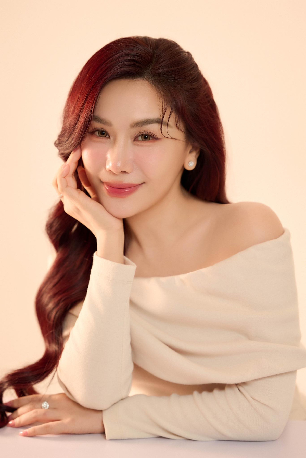 Clip review món ăn này của Anh Thơ cũng vì vậy mà hot trở lại. Cô nàng cũng đã làm một video mới để nói về trải nghiệm của mình khi thử món lòng. Cô nàng khẳng định "đã không ăn lòng se điếu thêm bất kì một lần nào nữa sau khi thử lần đầu tiên".