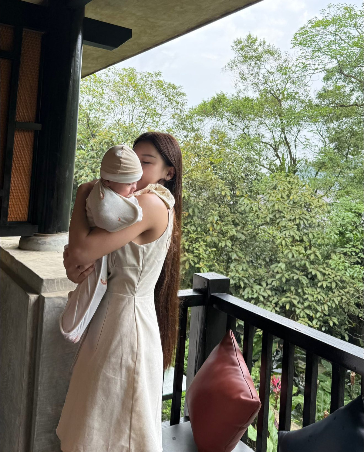 Là một huấn luyện viên thể hình chuyên nghiệp, Yến Xuân duy trì chế độ tập luyện và ăn uống khoa học ngay từ khi mang thai.