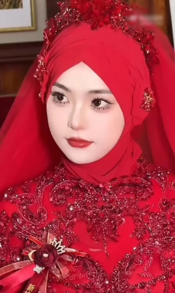 Một số cư dân mạng thậm chí đặt câu hỏi liệu có phải cô đã sử dụng công nghệ chỉnh sửa ảnh để đạt được vẻ đẹp như vậy.