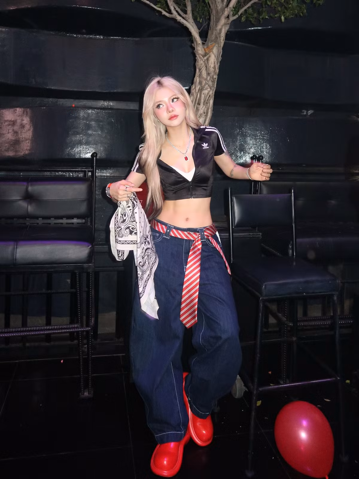 Với gu ăn mặc ngày càng bùng nổ, Ciin chứng minh rằng cô không chỉ là một hot Tiktoker mà còn là biểu tượng thời trang mới của giới trẻ, sẵn sàng “chiến” mọi phong cách và không ngại thử thách giới hạn bản thân.