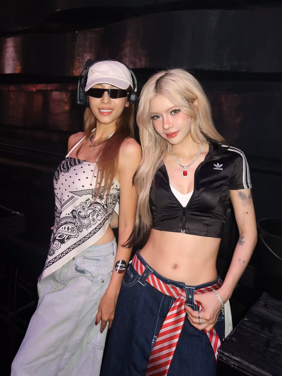 Ciin cũng không quên chụp ảnh cùng Emily - bà xã của rapper BigDaddy.