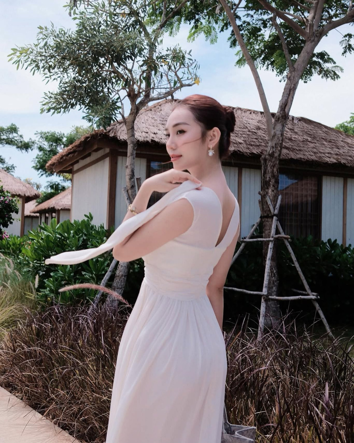 Hoàng Kim Chi từng từng đạt danh hiệu Á hậu 3 Miss Earth Vietnam; Cô cũng là gương mặt gây ấn tượng khi tham gia các show truyền hình thực tế.