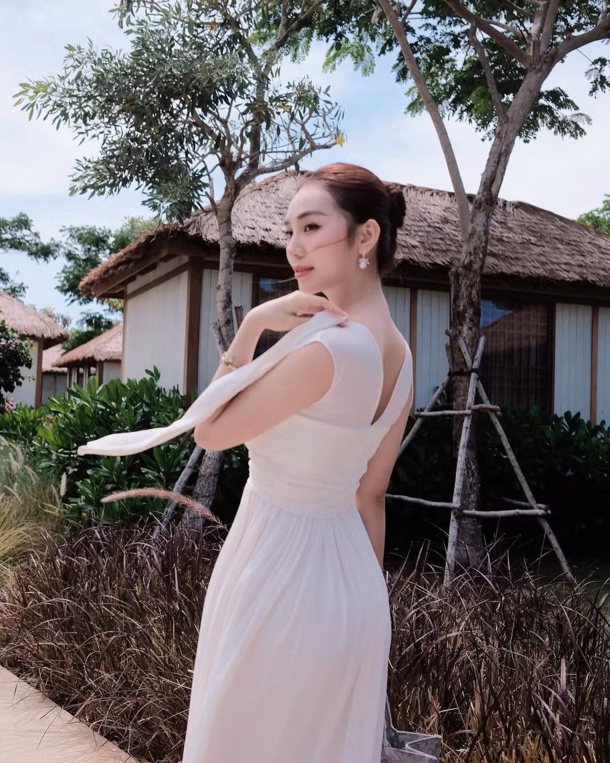 Hoàng Kim Chi từng từng đạt danh hiệu Á hậu 3 Miss Earth Vietnam; Cô cũng là gương mặt gây ấn tượng khi tham gia các show truyền hình thực tế.