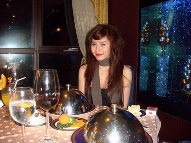 Cô tiên phong lăng xê các xu hướng như tóc búi củ tỏi, son lòng môi xí muội, trang điểm đậm nét Hàn Quốc...