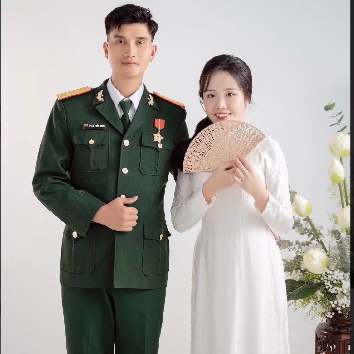 Anh là một trong 68 quân nhân được cử sang Nga tham gia lễ duyệt binh, thể hiện sự gắn bó và hợp tác giữa hai nước trong lĩnh vực quốc phòng.