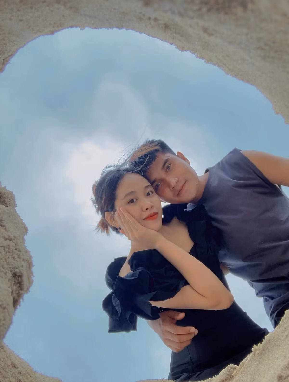 Trong những hình ảnh đời thường không mặc quân phục, nam quân nhân hiện lên với hình ảnh là người đàn ông của gia đình.