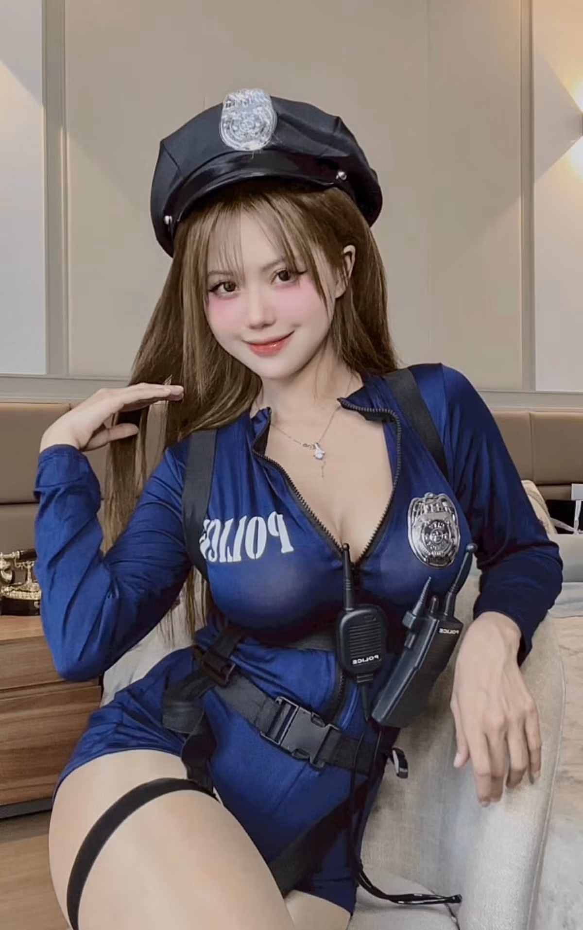 Từ những tạo hình Lolita dịu dàng đến các nhân vật cổ trang quyến rũ, Yugi luôn đầu tư kỹ lưỡng vào trang phục, phụ kiện và biểu cảm để mang đến những bộ ảnh chất lượng cao.