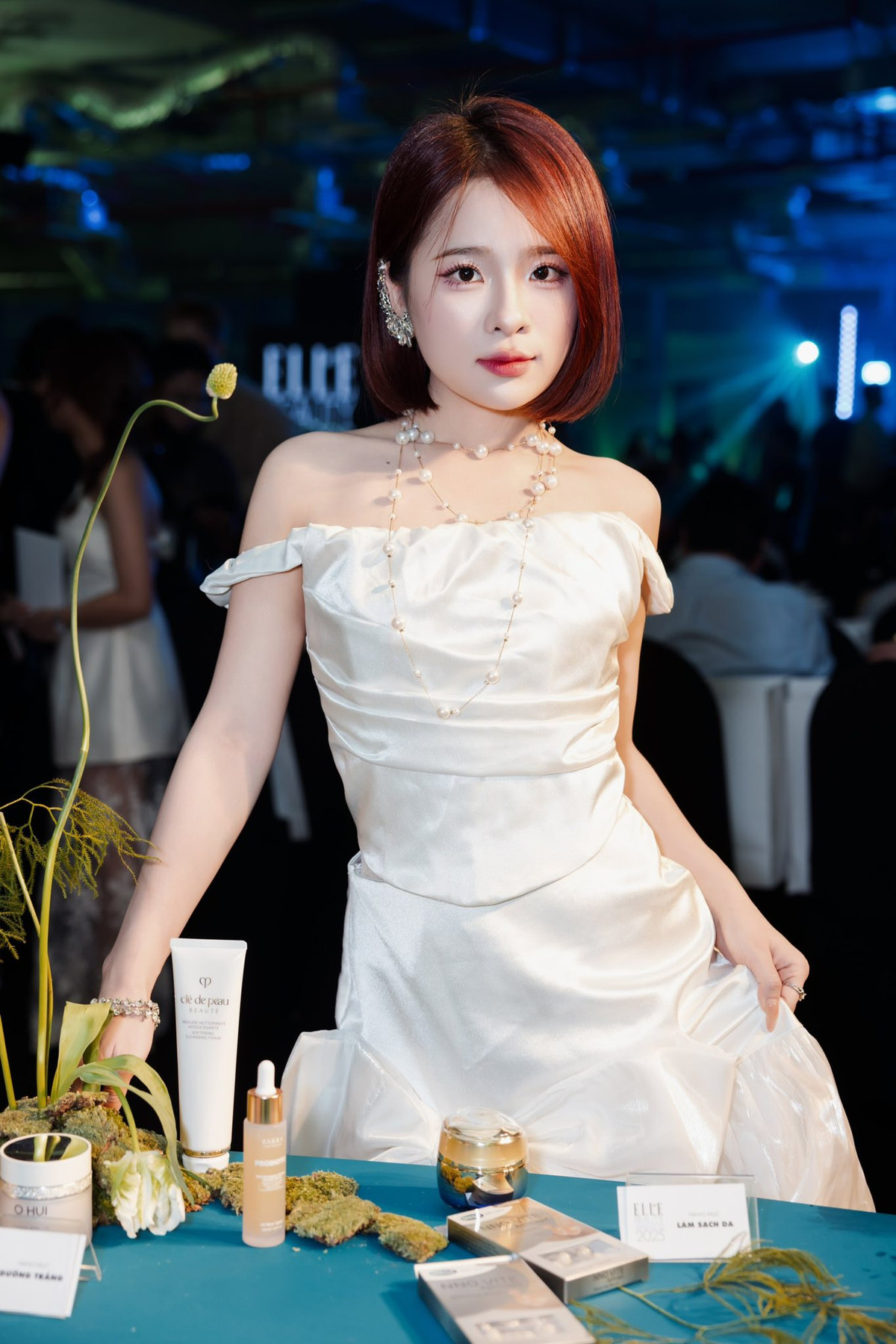 Cô nàng thoải mái tạo dáng trước ống kính, thần thái tự tin cùng diện mạo ngày càng quyến rũ và chỉn chu.