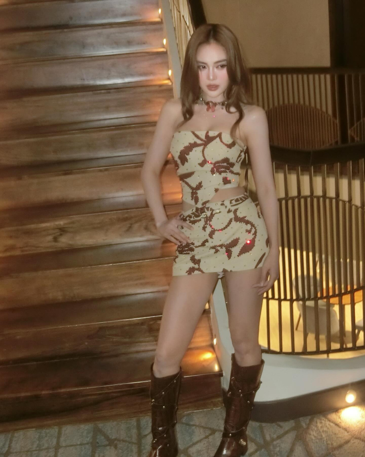 Bên cạnh đó, cô còn là gương mặt quen thuộc trên các gameshow truyền hình như Running Man Vietnam, nơi khán giả yêu mến bởi tính cách lầy lội, hài hước và cực kỳ duyên dáng.