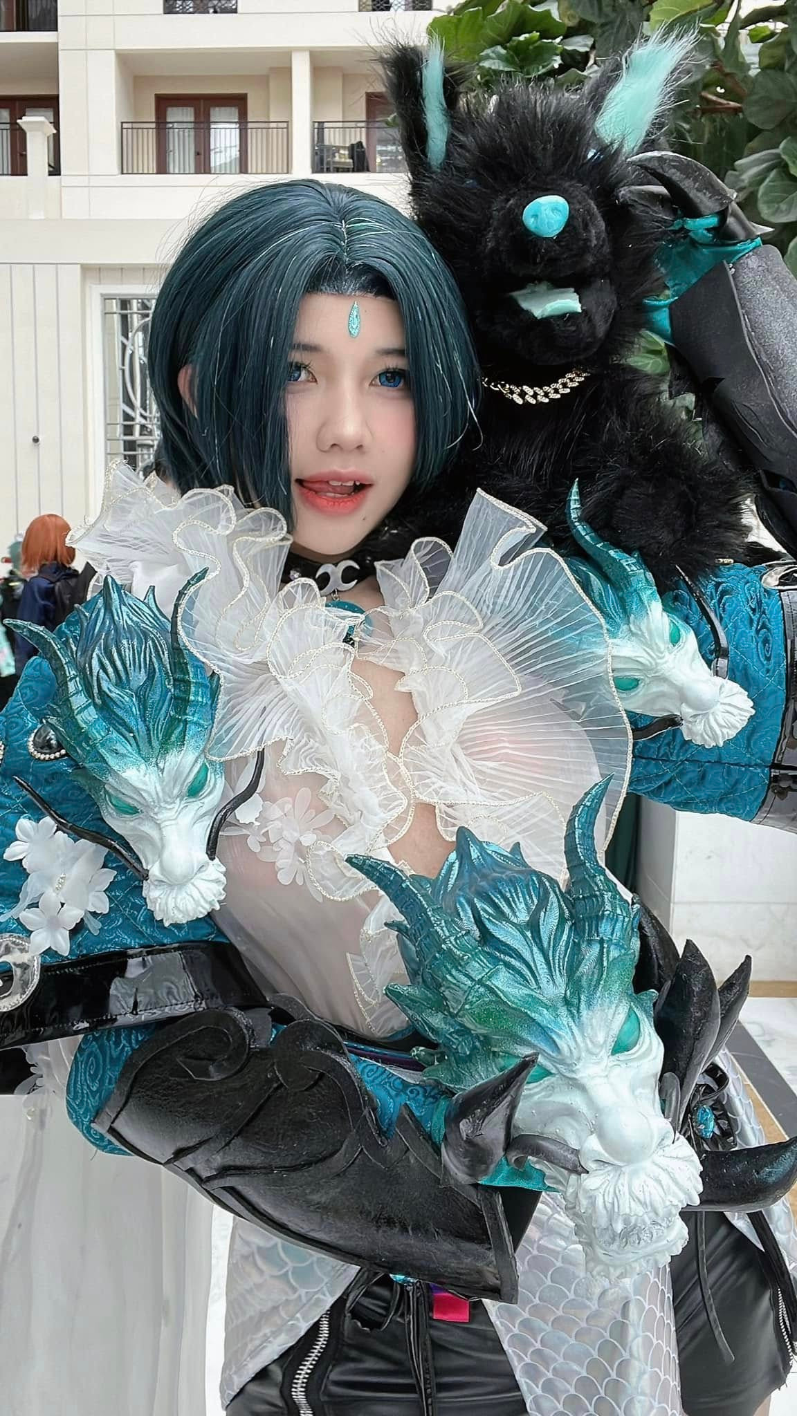 Tuy nhiên, cũng vì phong cách gợi cảm mình theo đuổi, cô nàng không ít lần gặp phải những lời bình luận tiêu cực, khiếm nhã.