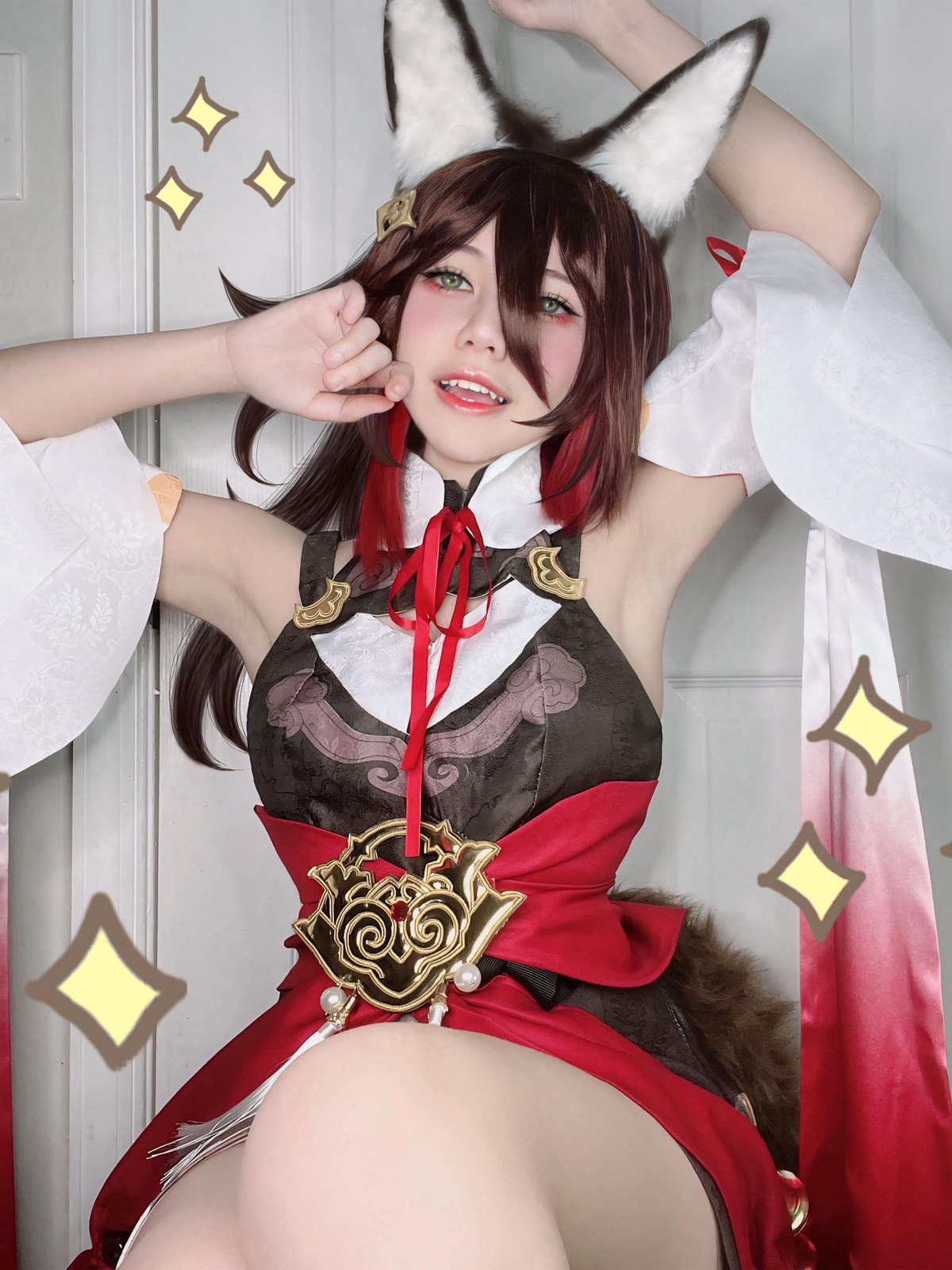 Trong những bộ ảnh cosplay, cô nàng vô cùng chỉn chu trong trang phục cũng như cách trang điểm.