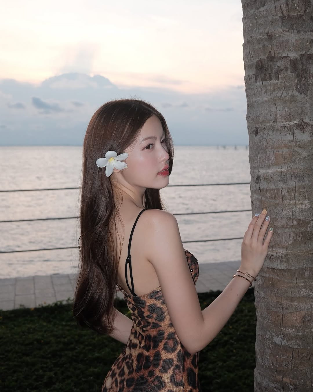 Phong cách trang điểm sắc sảo khác với vẻ nhẹ nhàng thường thấy của Mỹ Hàn khiến nhiều người vô cùng bất ngờ.