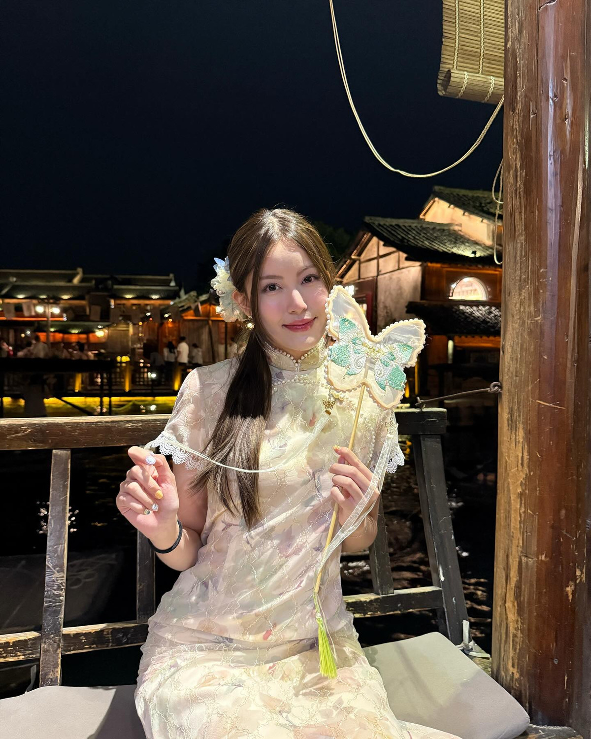 Tăng Mỹ Hàn dù chưa có hoạt động trong showbiz nhưng luôn là cái tên được nhắc đến với danh xưng bạn gái tin đồn của nan rapper HIEUTHUHAI. Sở hữu gu thời trang tinh tế, gương mặt đẹp trong trẻo và phong thái nhẹ nhàng, cô nàng ngày càng khẳng định sức hút riêng biệt.