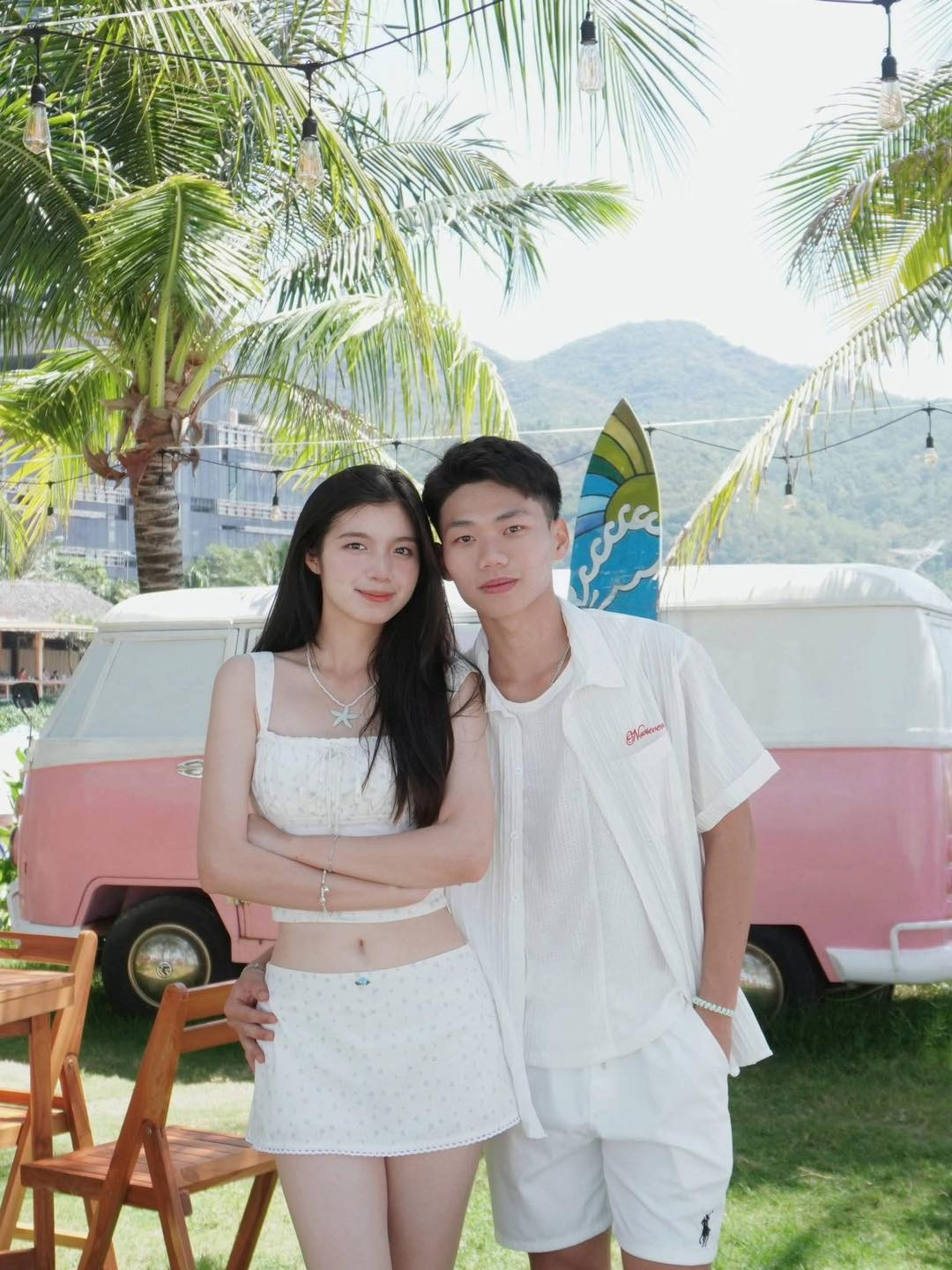 Mới đây, Bảo Chinh vừa đăng tải loạt ảnh trong chuyến đi chơi Nha Trang cùng bạn trai của mình khi được nghỉ phép, thu hút sự chú ý của netizen.