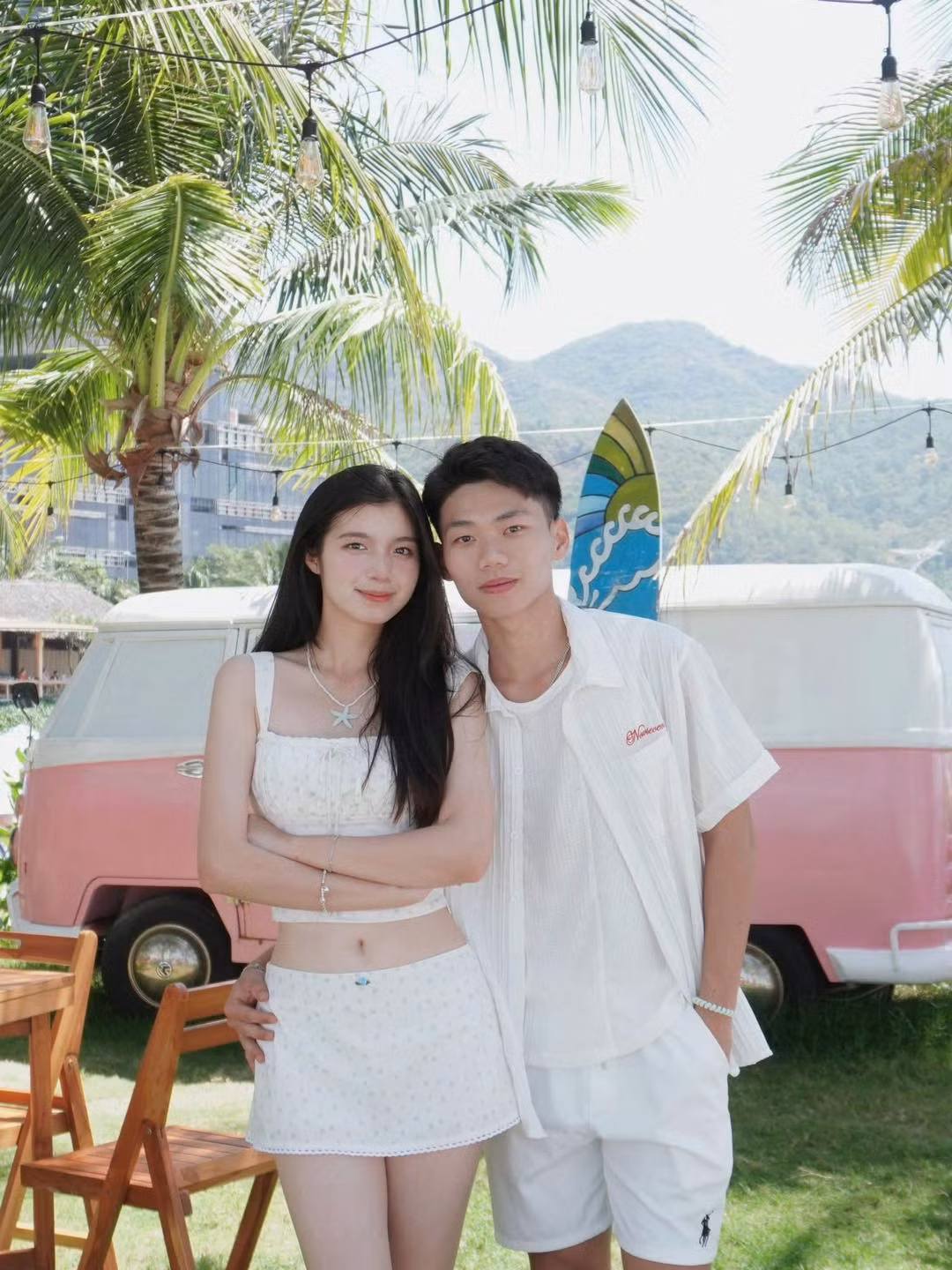 Mới đây, Bảo Chinh vừa đăng tải loạt ảnh trong chuyến đi chơi Nha Trang cùng bạn trai của mình khi được nghỉ phép, thu hút sự chú ý của netizen.