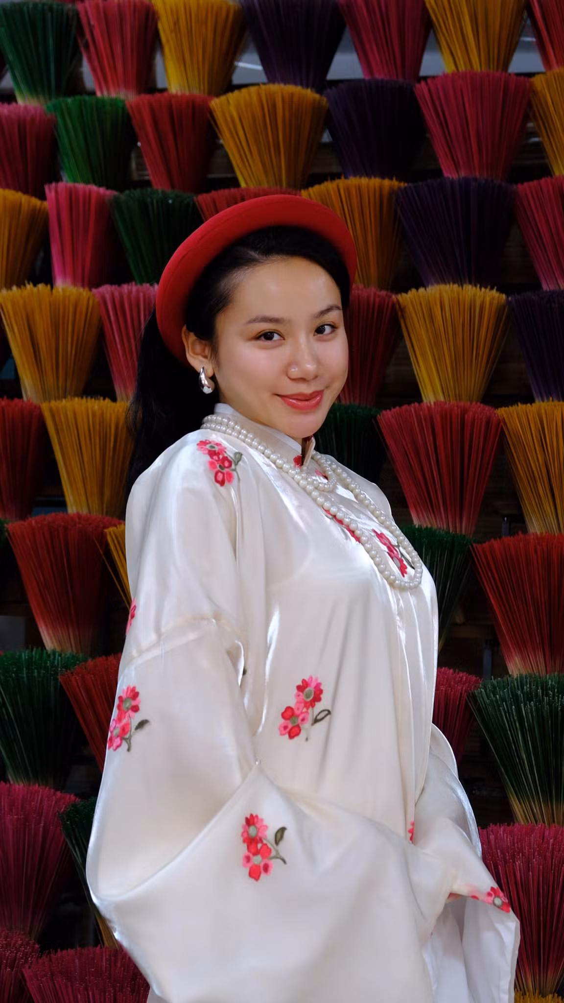 Ở những tháng trong thời gian thai kỳ, cô nàng vẫn sở hữu nhan sắc xinh đẹp, mặn mà.