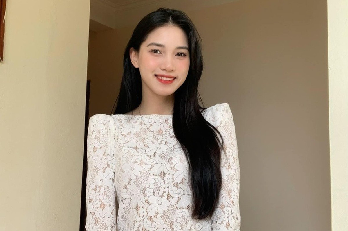 Cô gái trẻ đến từ CLB Bộ Tư lệnh Thông tin sở hữu làn da trắng sáng và nét mặt thanh tú, cùng với tài năng chơi bóng đầy ấn tượng.