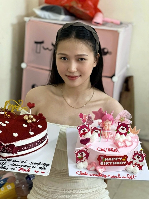 Tại giải bóng chuyền nữ quốc tế VTV9 Bình Điền 2024 diễn ra hồi tháng 5, tay đập này đã chiến thắng cuộc thi "Miss Áo dài".