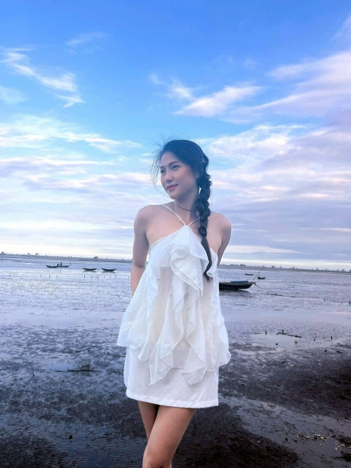 Không chỉ gây ấn tượng bởi lối chơi quyết liệt, máu lửa, Lữ Thị Phương còn nhận nhiều tình cảm từ người hâm mộ với vẻ đẹp dịu dàng, đằm thắm, vóc dáng cân đối với chiều cao khủng 1m81.