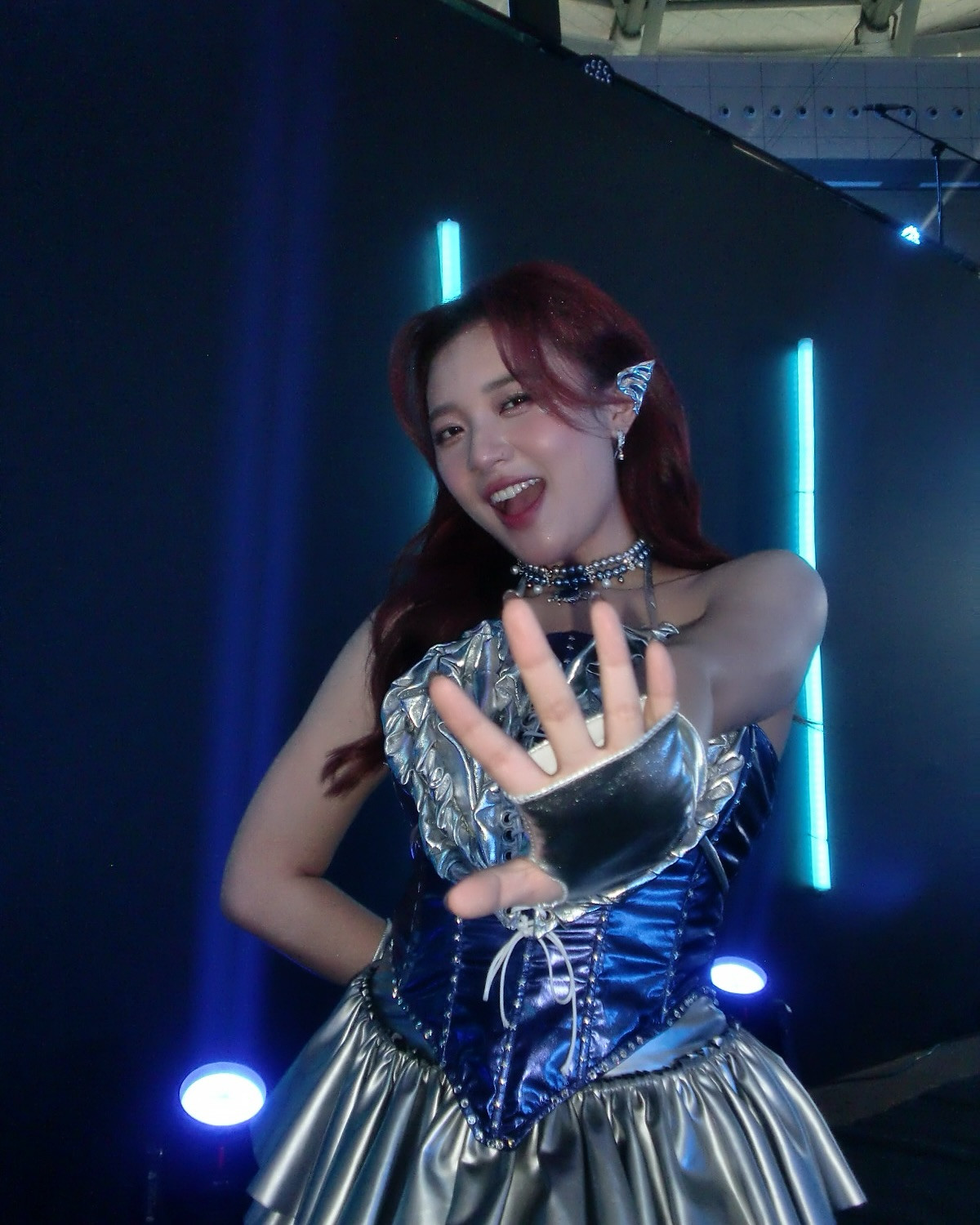 Ngoài kỹ năng nghề nghiệp đáng nể, Phương Thảo còn thường xuyên gây bão mạng xã hội nhờ phong cách thời trang cá tính và biến hóa linh hoạt. Từ dịu dàng, nữ tính cho đến sắc sảo, nổi loạn, cô nàng đều “cân” được.