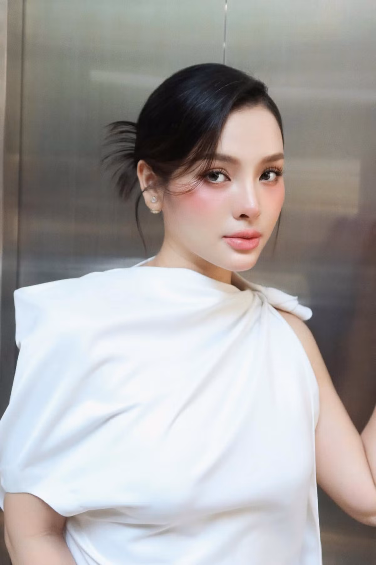 Trên mạng xã hội, Phương Trinh Jolie thường xuyên khoe những khoảnh khắc đời thường hay những chuyến du lịch khắp nơi bên chồng và 3 con.