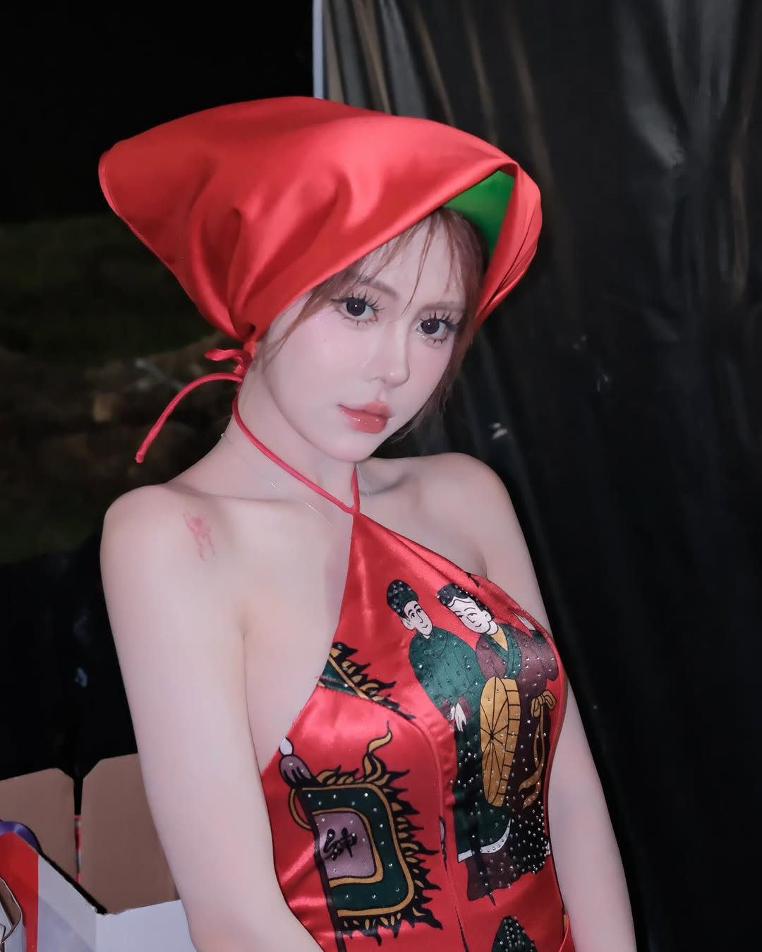 Với hàng triệu lượt theo dõi trên Tiktok, Ngân Hà là Tiktoker được yêu thích nhờ vào những video nhảy bắt trend và những màn "biến hóa" thời trang ấn tượng. Tuy nhiên, mới đây, cô nàng quyết định thử sức với một lĩnh vực hoàn toàn mới - catwalk tại một show thời trang lớn tại Bắc Ninh.