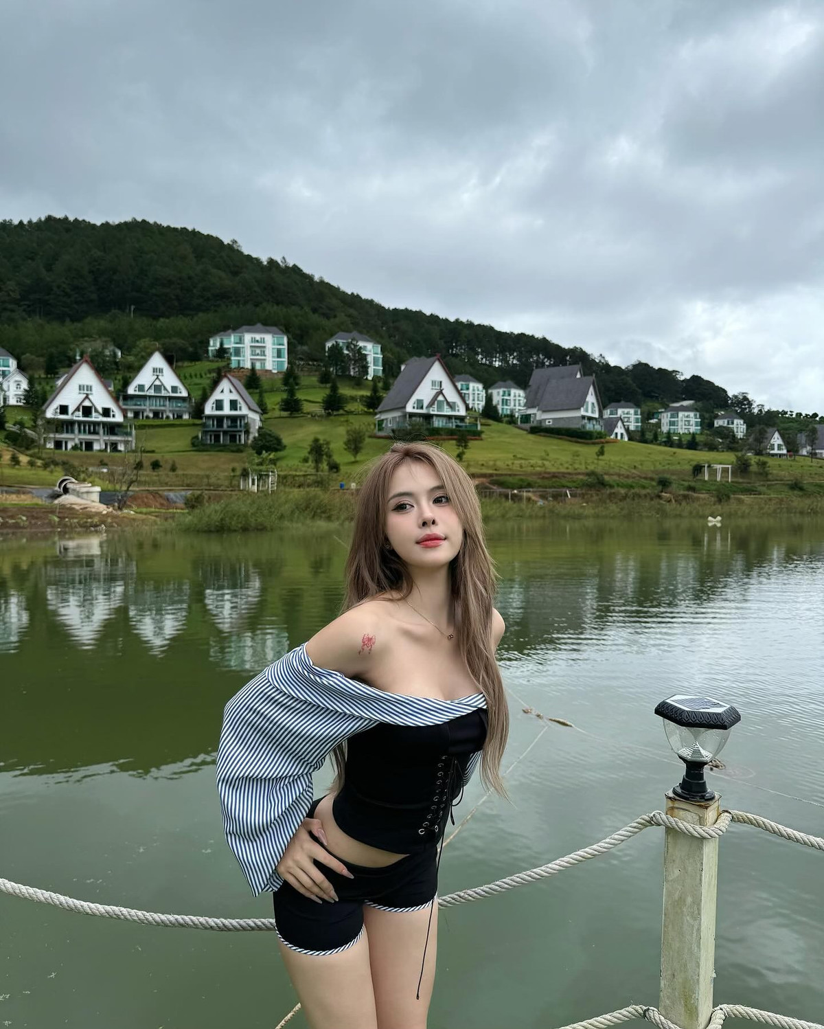 Dù gây ra tranh cãi, nhưng sự xuất hiện của Ngân Hà tại show thời trang với vai trò người mẫu vẫn là một dấu ấn đáng nhớ trong sự nghiệp của cô. Với lòng kiên trì và sự cầu tiến, Ngân Hà chắc chắn sẽ còn tiếp tục thử sức và chứng tỏ bản thân trên nhiều sân khấu lớn hơn trong thời gian tới.