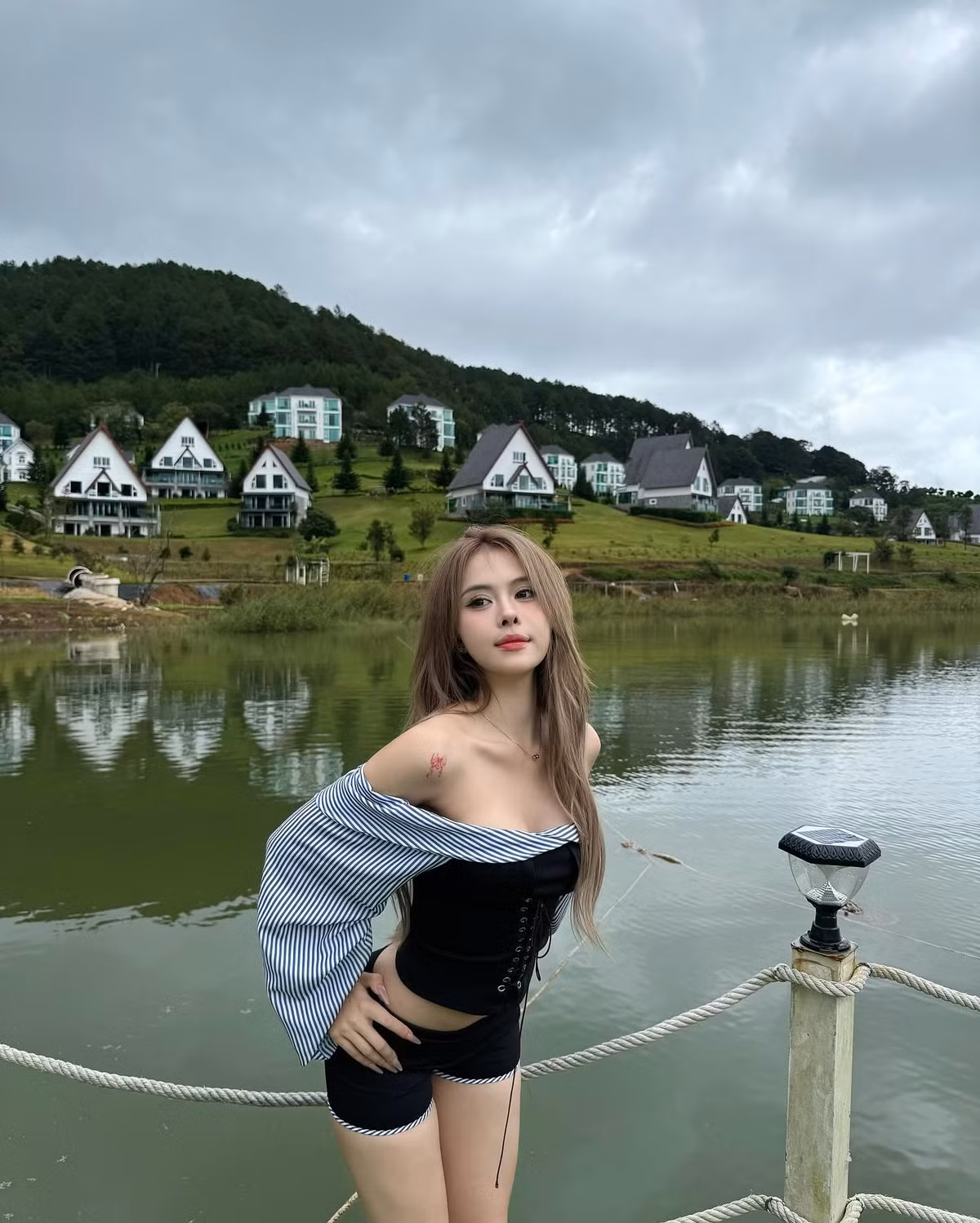 Dù gây ra tranh cãi, nhưng sự xuất hiện của Ngân Hà tại show thời trang với vai trò người mẫu vẫn là một dấu ấn đáng nhớ trong sự nghiệp của cô. Với lòng kiên trì và sự cầu tiến, Ngân Hà chắc chắn sẽ còn tiếp tục thử sức và chứng tỏ bản thân trên nhiều sân khấu lớn hơn trong thời gian tới.