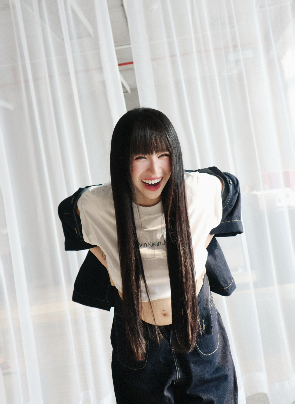 Dù đang mang thai lần 4 nhưng nhờ chăm sóc kỹ nên vòng bụng của con gái Minh Nhựa "trộm vía" không có dấu hiệu bị rạn da.