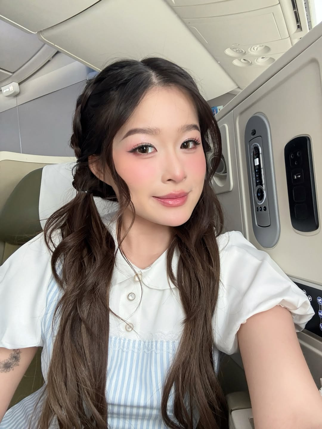 Cô nàng từng được biết đến với danh xưng "rich kid" khi thường xuyên chia sẻ về cuộc sống sang chảnh, được tài xế đón đưa đi học từ những ngày còn học cấp 3.