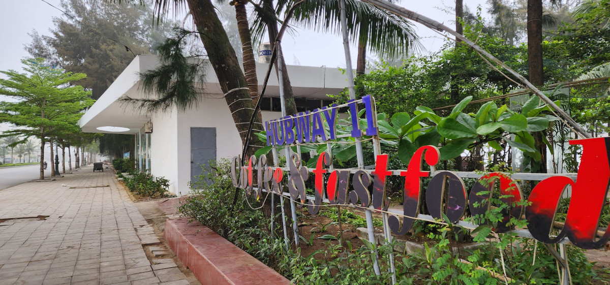 Tìm hiểu của PV Báo Tri thức và Cuộc sống, sau gần 7 năm đưa vào vận hành, hàng loạt hubway, nhà vệ sinh công cộng xây dựng dọc bãi biển Sầm Sơn chưa hoạt động hiệu quả. Đây là công trình do Tập đoàn FLC làm chủ đầu tư theo hình thức BOT.