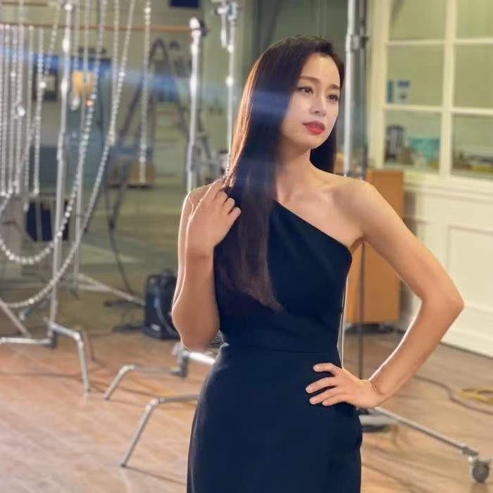 Hinh anh moi nhat cua Kim Tae Hee: Kho tin co da sang tuoi 43-Hinh-5