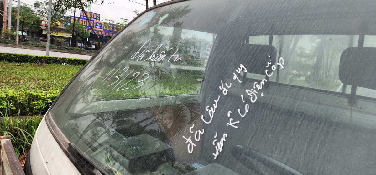 Chiếc xe công vụ này bị hư hỏng nặng với tình trạng "Đã câu ắc quy vẫn không có điện cấp".