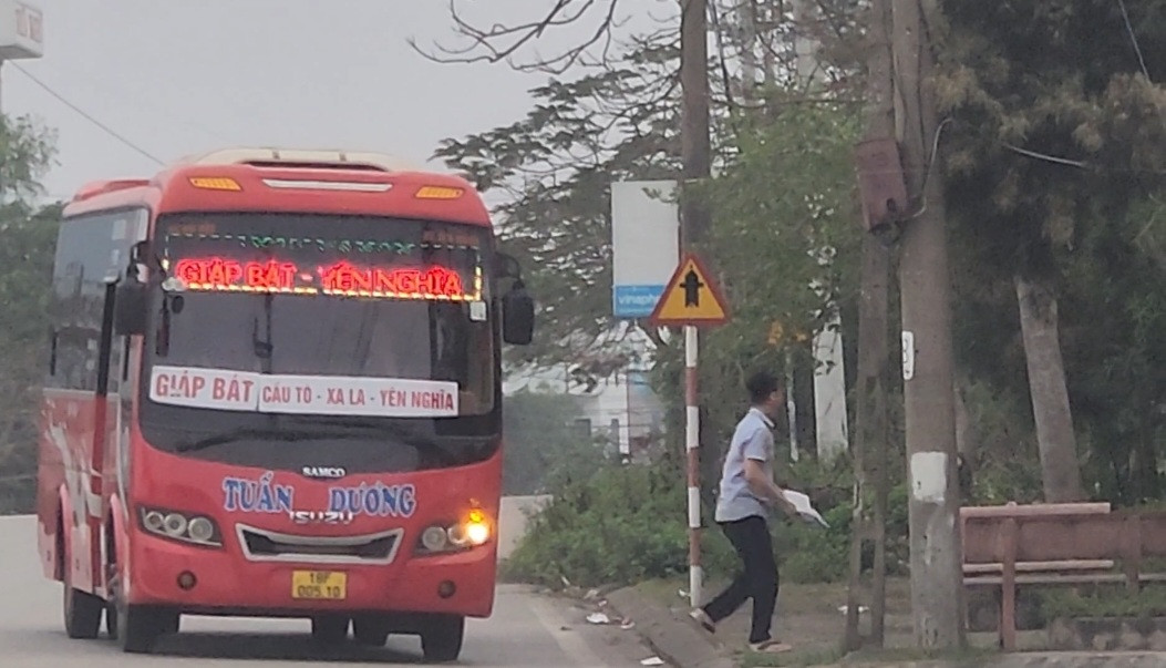 Bai 2: “Tha troi” quy trinh kiem soat an toan xe khach o ben: Co loi ich nhom?-Hinh-2