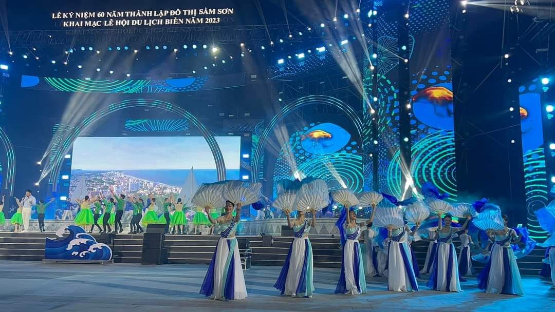 Những tiết mục văn nghệ đặc sắc mang đậm chất biển Sầm Sơn được tổng duyệt lần cuối trước khi trình diễn vào tối 22/4.