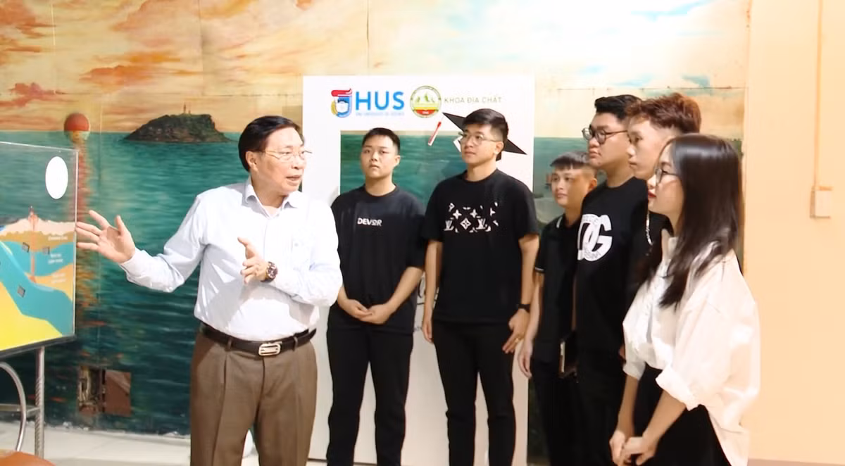 GS.TS Tran Nghi va hanh trinh gieo mam tren da soi-Hinh-4