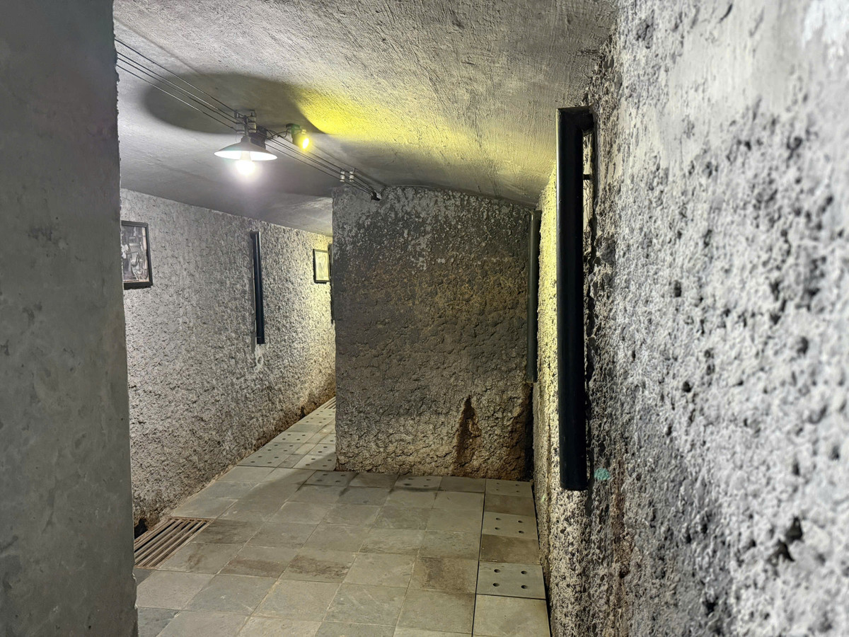 Hiện tại hầm đã được lắp đặt hệ thống chiếu sáng để phục vụ nghiên cứu.