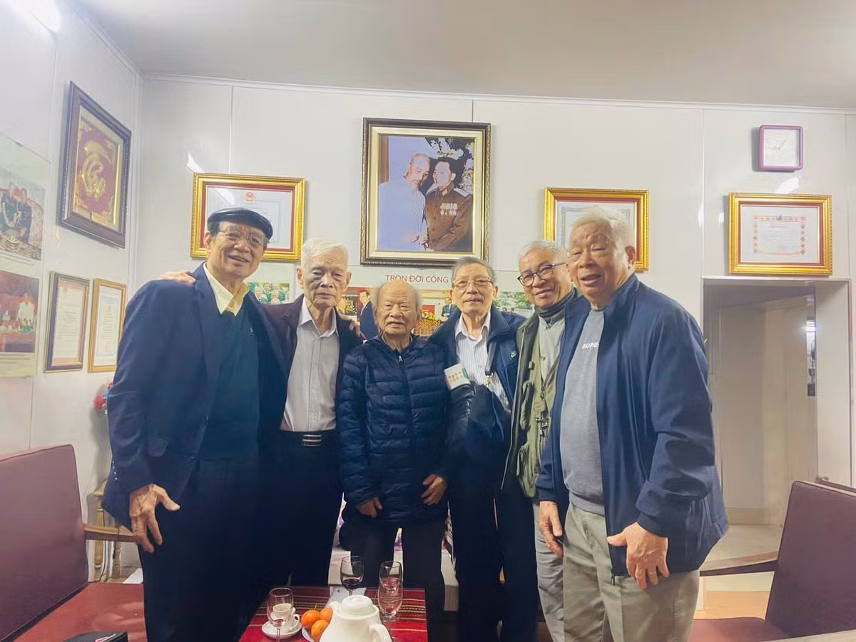 Chuyen nguoi chinh uy dau tien cua Su doan Bo binh 1 anh hung-Hinh-3