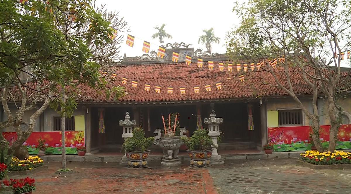 Chua Hien - noi linh thieng huyen bi giua long Pho Hien