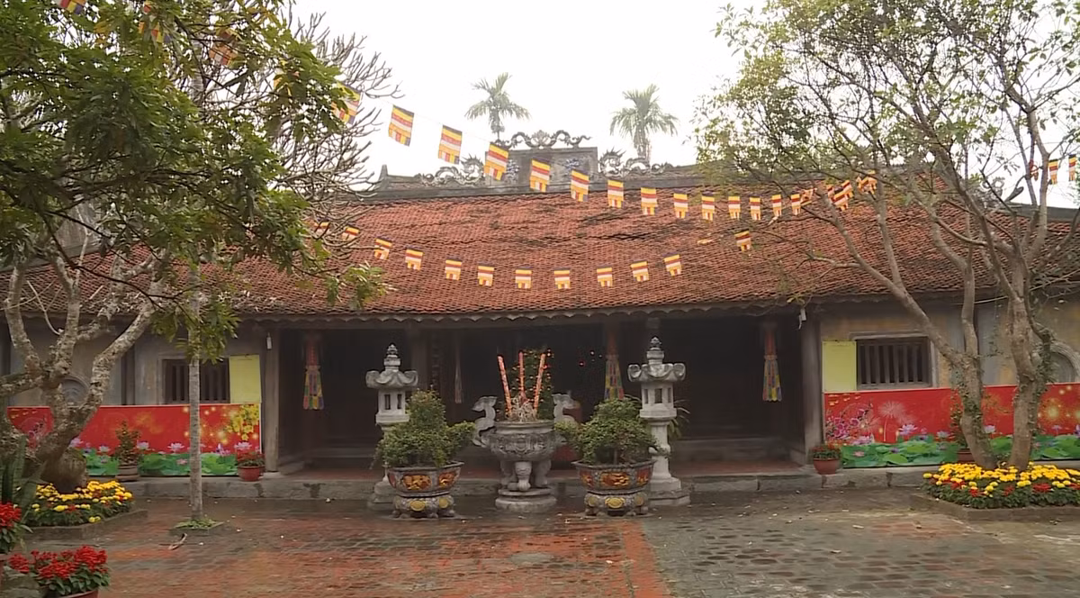 Chua Hien - noi linh thieng huyen bi giua long Pho Hien