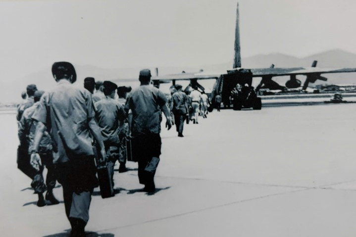 Trai Davis bieu tuong cuoc dau tranh ngoai giao giua long dich-Hinh-3