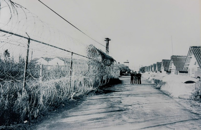 Trai Davis bieu tuong cuoc dau tranh ngoai giao giua long dich