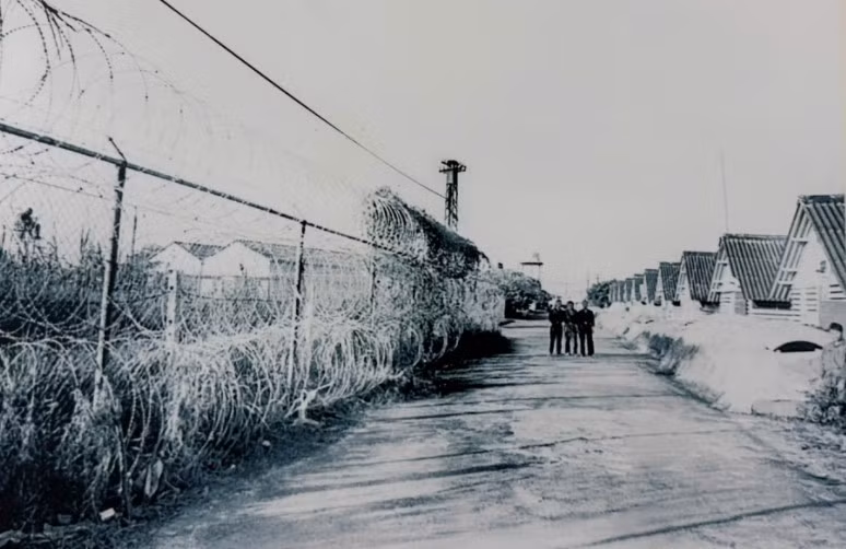 Trai Davis bieu tuong cuoc dau tranh ngoai giao giua long dich