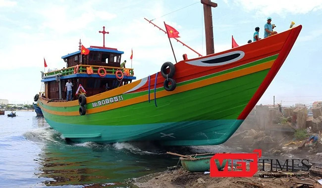 Giai ma doi mat bi an tren cua go o pho co Hoi An-Hinh-2